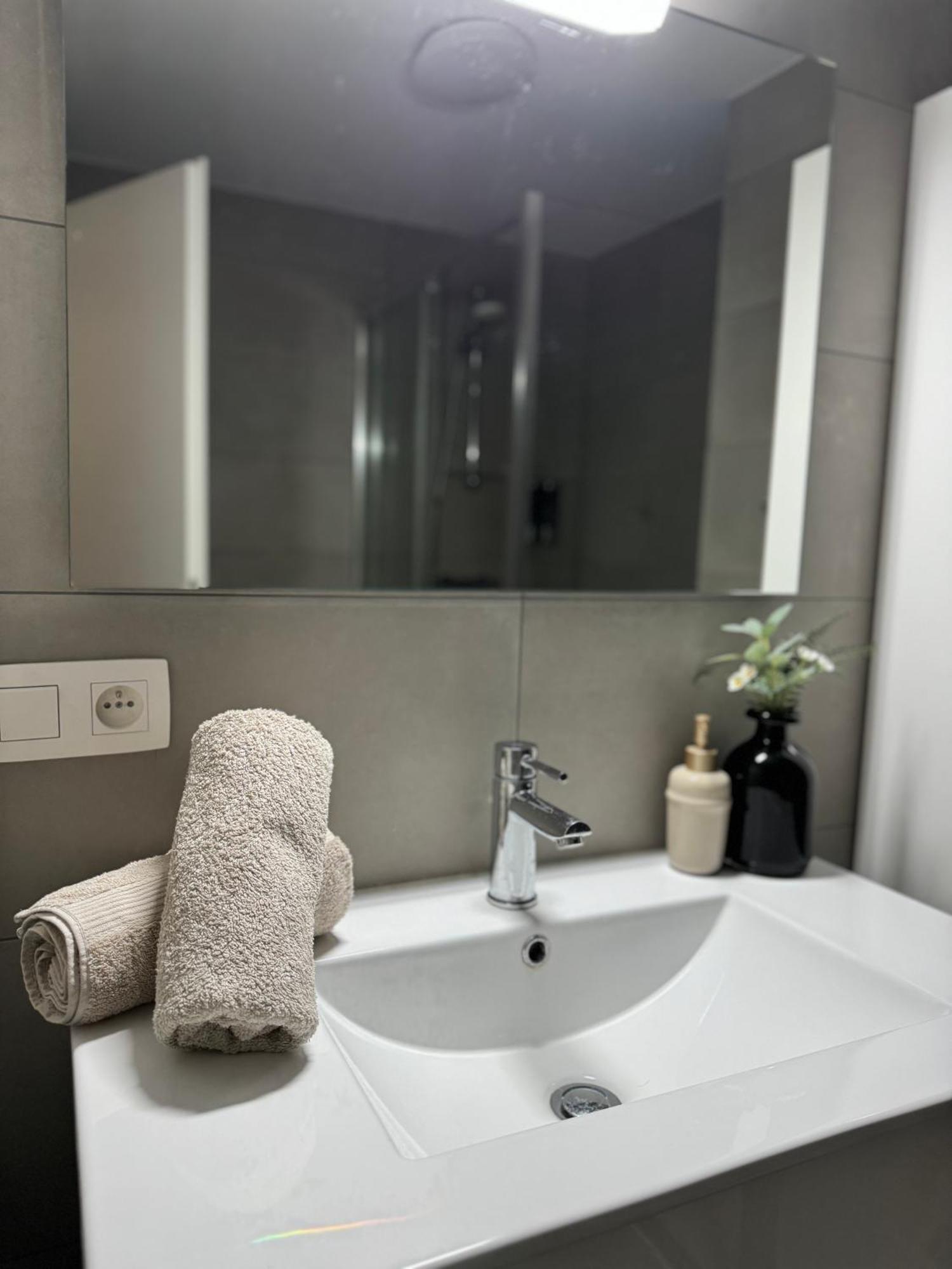 Liege Luxe & Jacuzzi Sous Les Etoiles Saint-Nicolas (Liege) Exterior foto